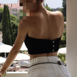 Adelina, 28
