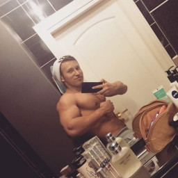 Maikls, 31