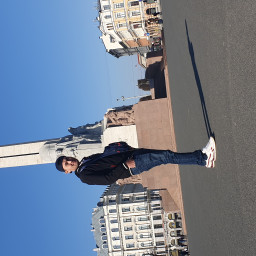 Ali, 28