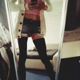 Milana, 43