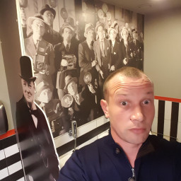 Arturs, 44