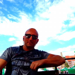 Daniss, 42